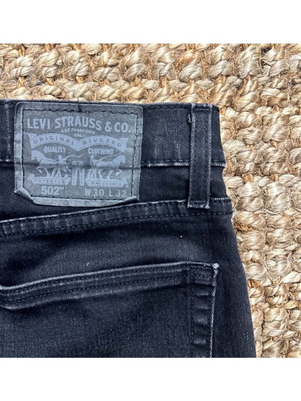 502 Levi’s Men’s Jeans Black (30x32) Taper Jeans
